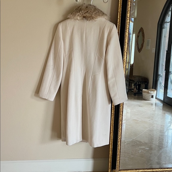 Ellen Tracy Wool & Angora Coat with Genuine Badger Collar - Picture 3 of 8